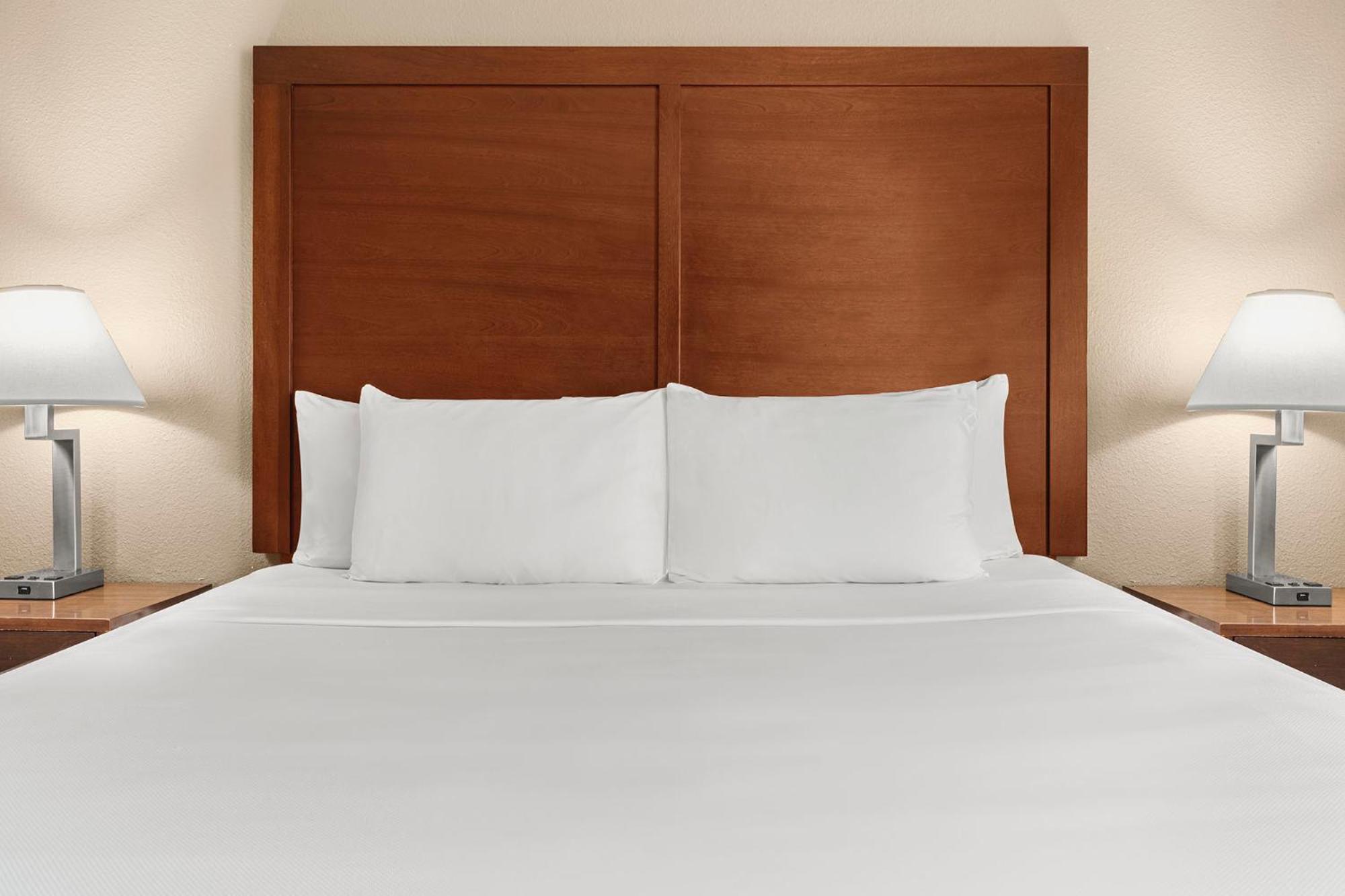 Comfort Inn & Suites Beaverton - Portland West Екстер'єр фото